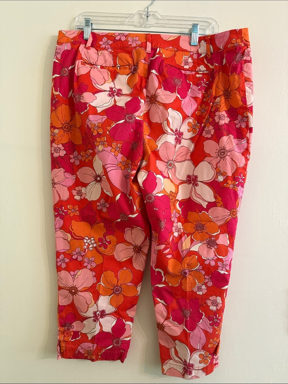 NWOT-Talbots Floral Capris in Pink, Orange and Red Size 16P - Picture 5 of 12
